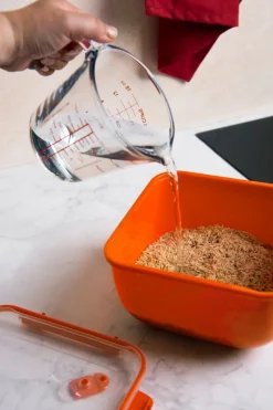 Contenitore cuoci riso con coperchio, con valvola