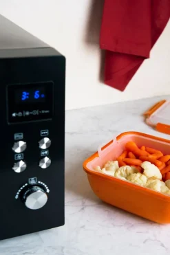 Contenitore vaporiera con coperchio, con valvola