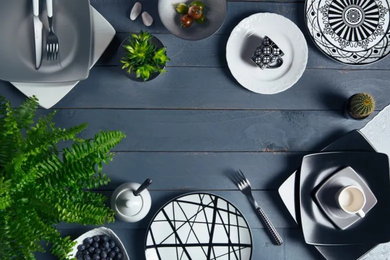 Servizio piatti, bianco/nero, porcellana/stoneware, 18 pezzi